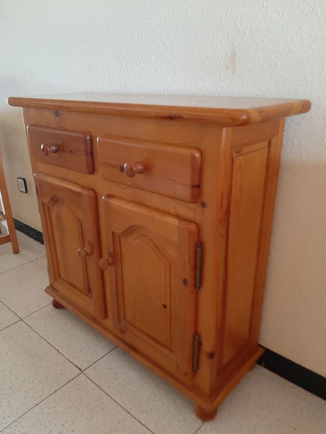 Mueble y espejo a juego