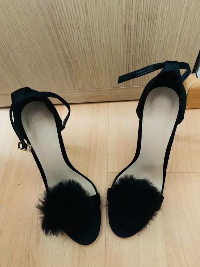 Zapatos de tacón muy elegante