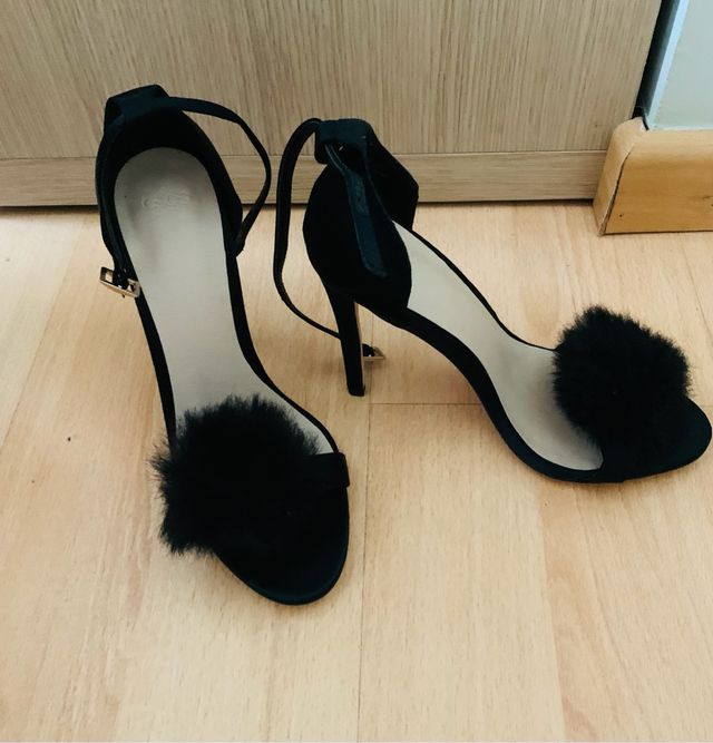 Zapatos de tacón muy elegante