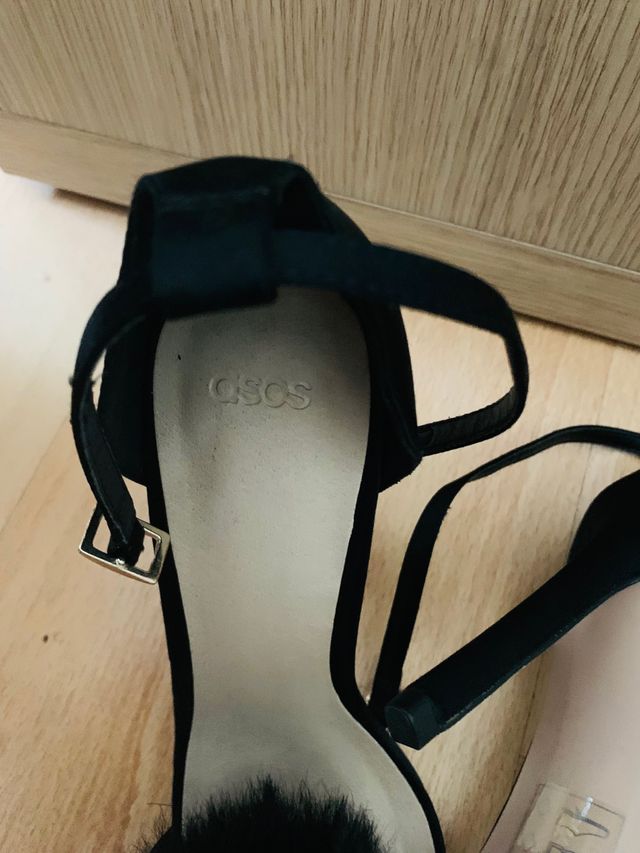 Zapatos de tacón muy elegante