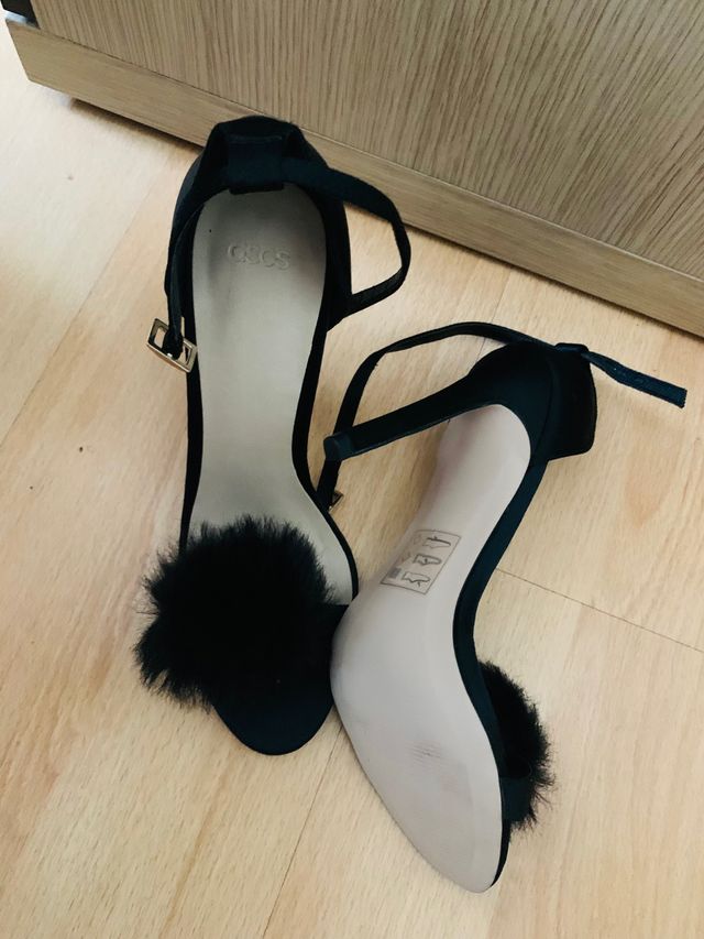 Zapatos de tacón muy elegante