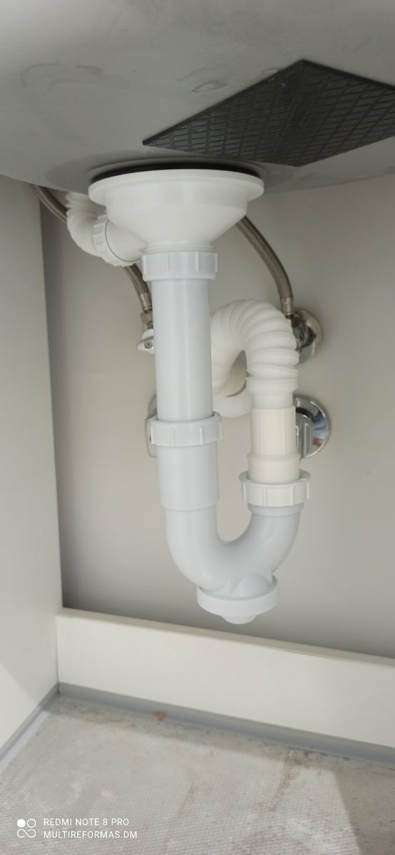 instalación Platos de ducha y muebles de Baño