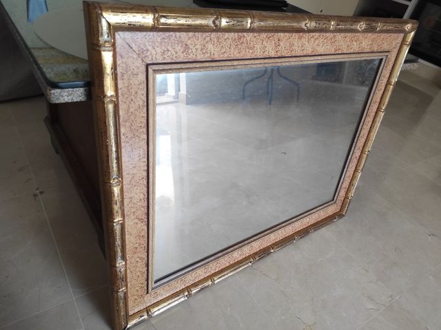 Espejo en cuadro de bambú dorado