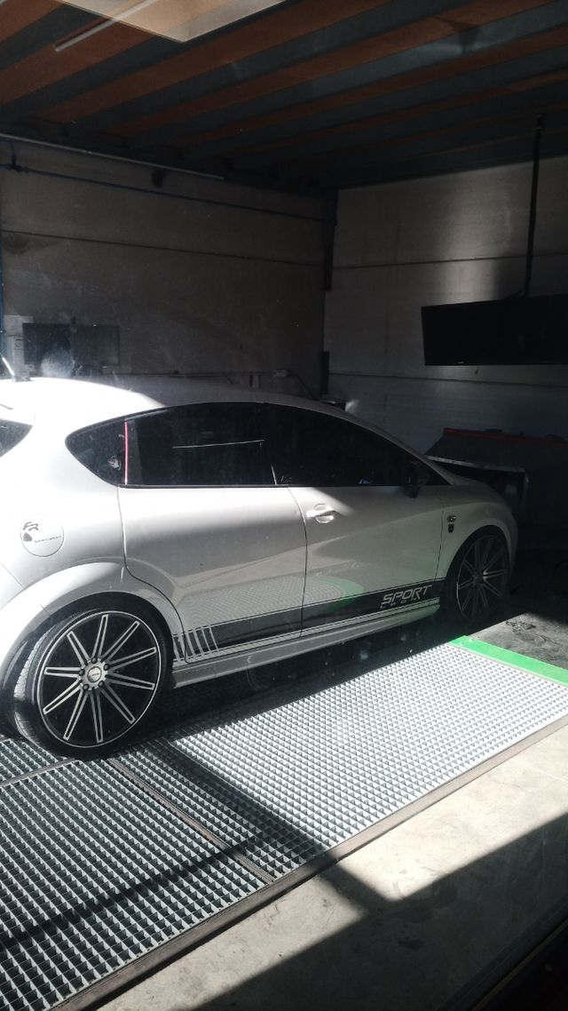 SEAT Leon 1.6 TDI 180cv 2012 x Audi Q7,BMW X5 o MB viano