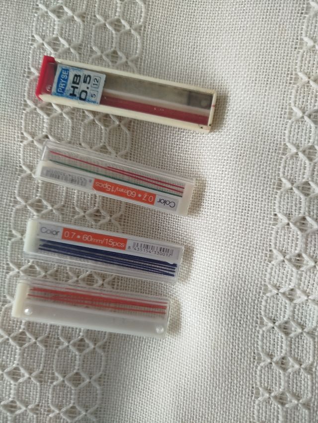 Portaminas variados y cajitas recambio minas.