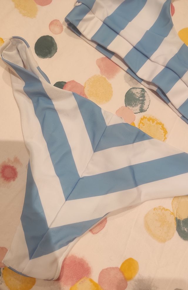 bikini de rayas azules