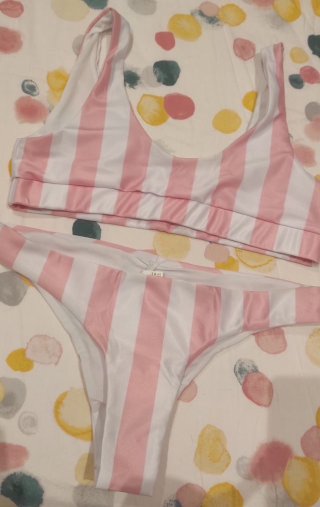 bikini de rayas rosas