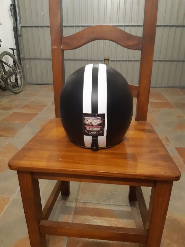 casco tipo custom dexter.