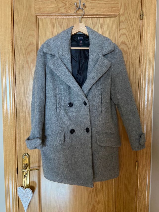 Abrigo de Bershka gris