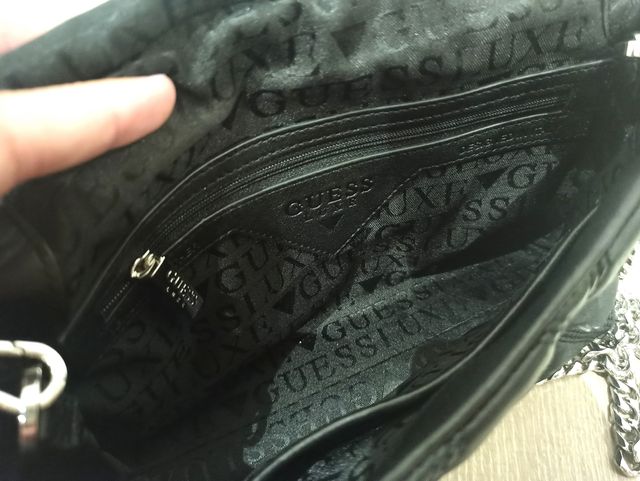 Bolso de piel Guess Luxe negro
