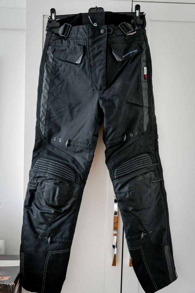Vendo pantalón de moto para mujer.