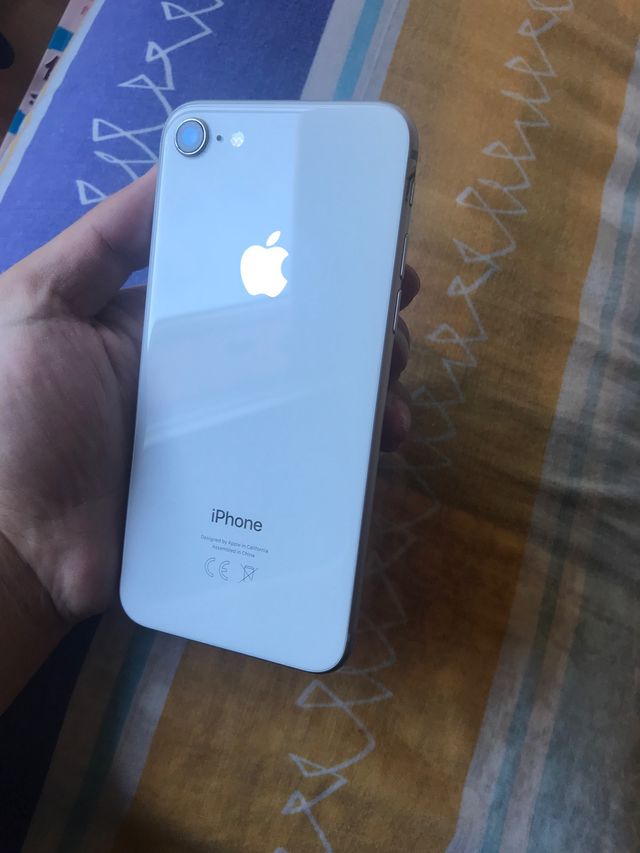 IPHONE 8 - 64GB