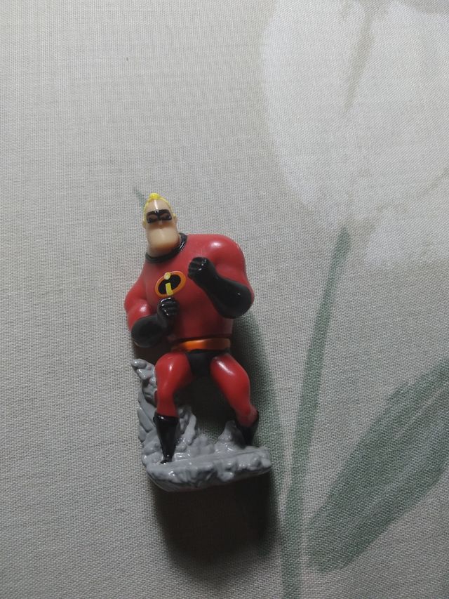 Figuras Los Increíbles - Kinder. 