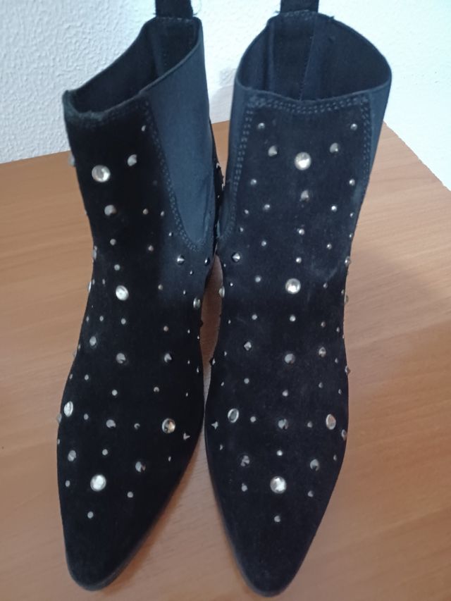 Bota negra piedras Stradivarius