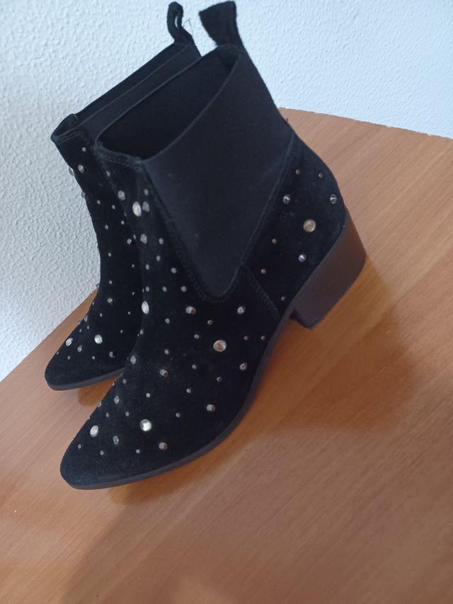 Bota negra piedras Stradivarius