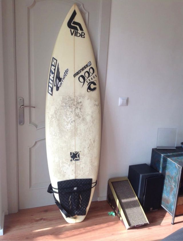 Tabla de surf Pukas 6\' de segunda mano por 100 EUR en Barcelona en