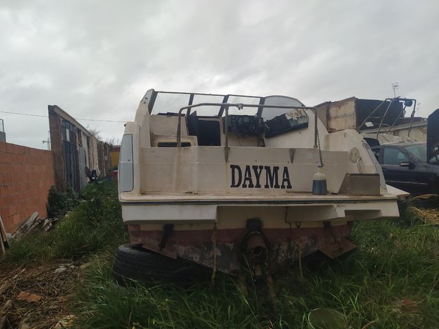 Barco Bayliner 2255 sin motor, el casco completo