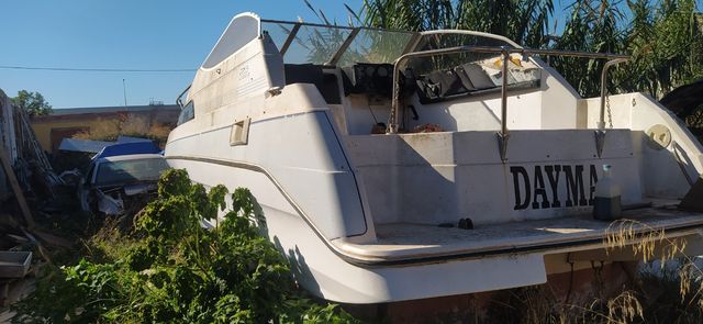 Barco Bayliner 2255 sin motor, el casco completo