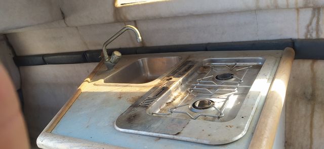 Barco Bayliner 2255 sin motor, el casco completo