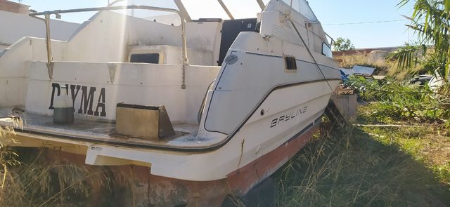 Barco Bayliner 2255 sin motor, el casco completo