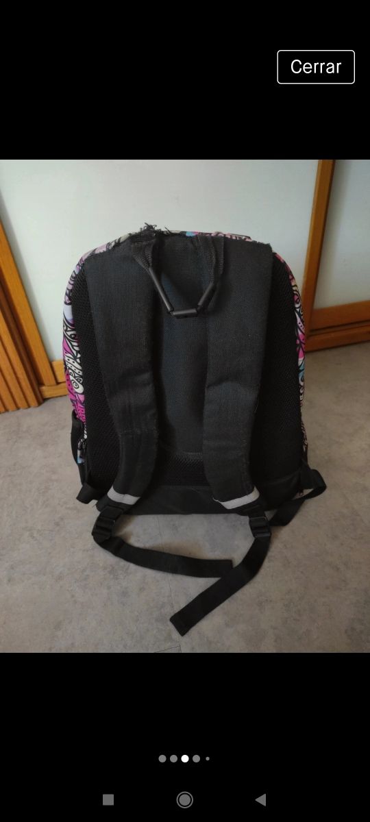 mochila con refuerzo en la espalda y asas