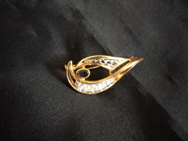 BROCHE CON ZAFIRO