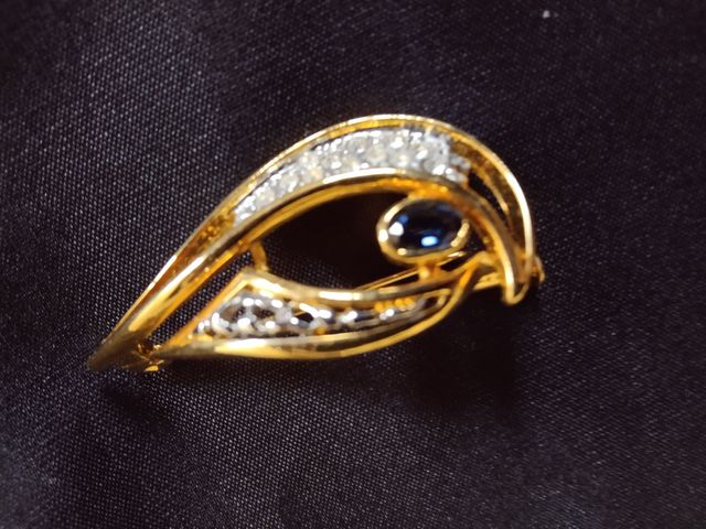 BROCHE CON ZAFIRO