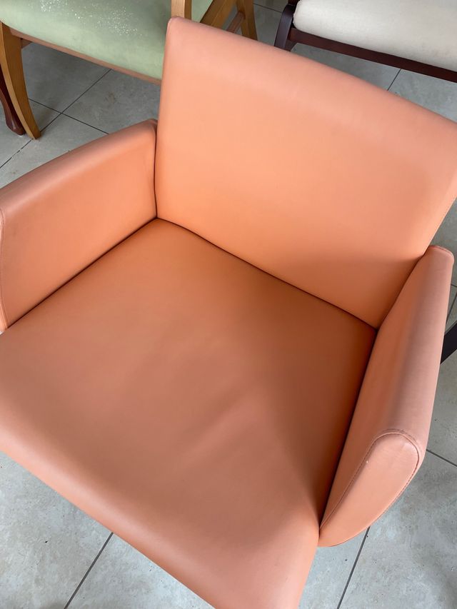 Sillón bajo poli piel