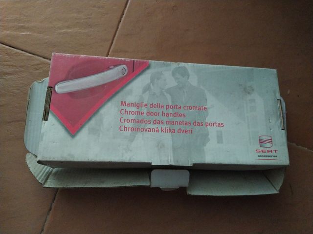 embellecedor puerta cromado León mk2