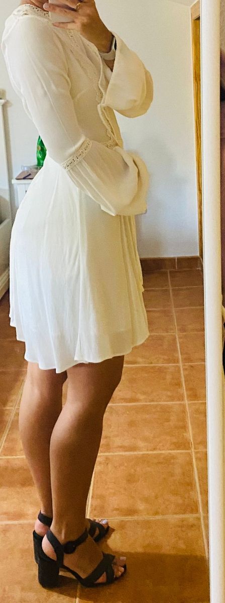 Vestido blanco bordado.