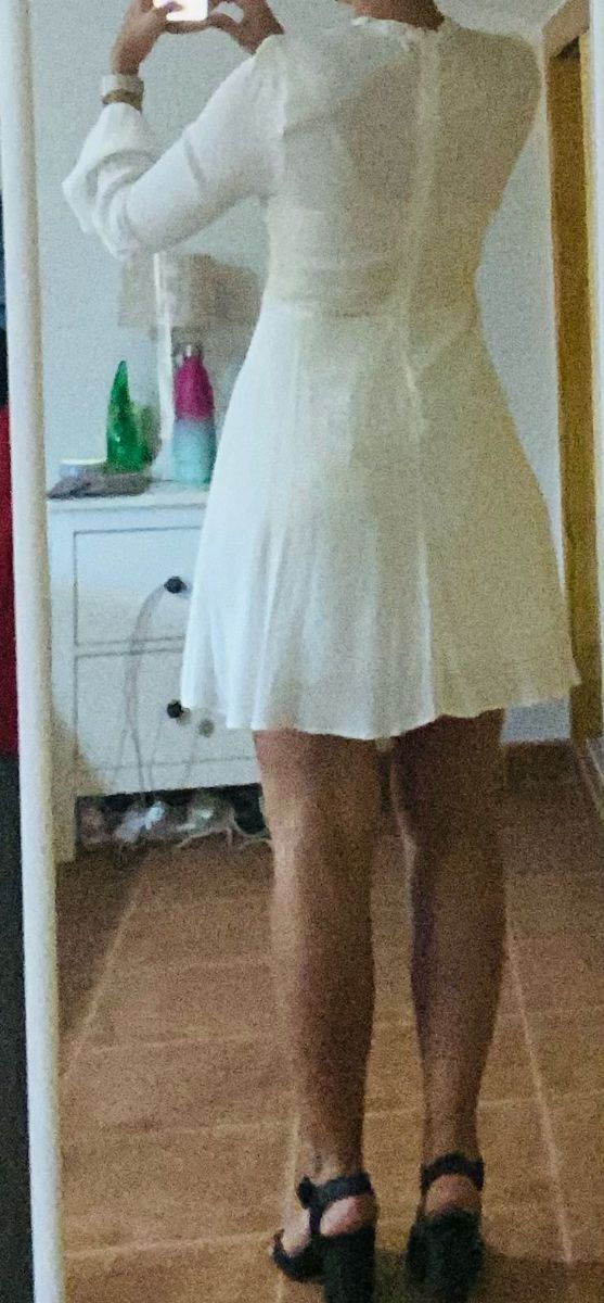 Vestido blanco bordado.