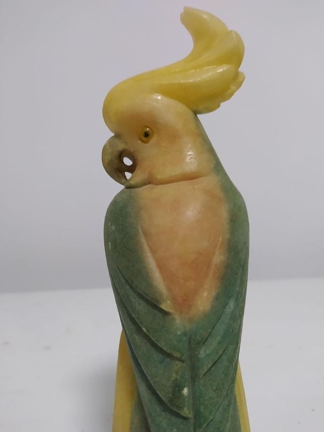 escultura,figura cacatua tallada Australiana