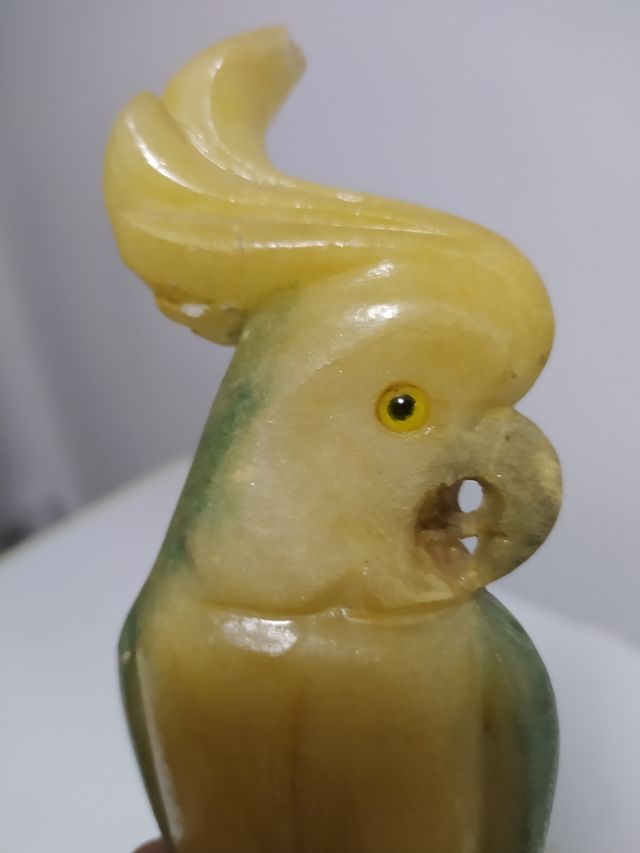 escultura,figura cacatua tallada Australiana