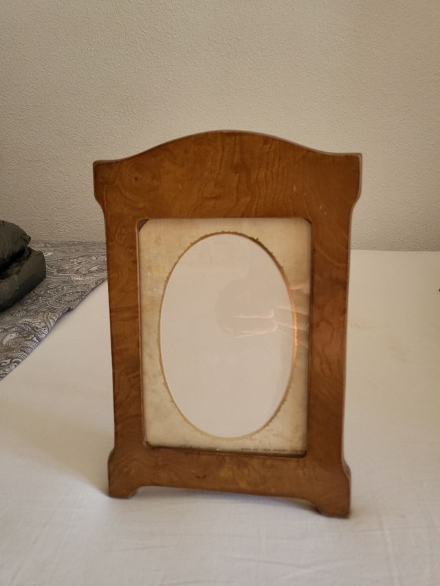 Madeira de raiz com moldura vintage