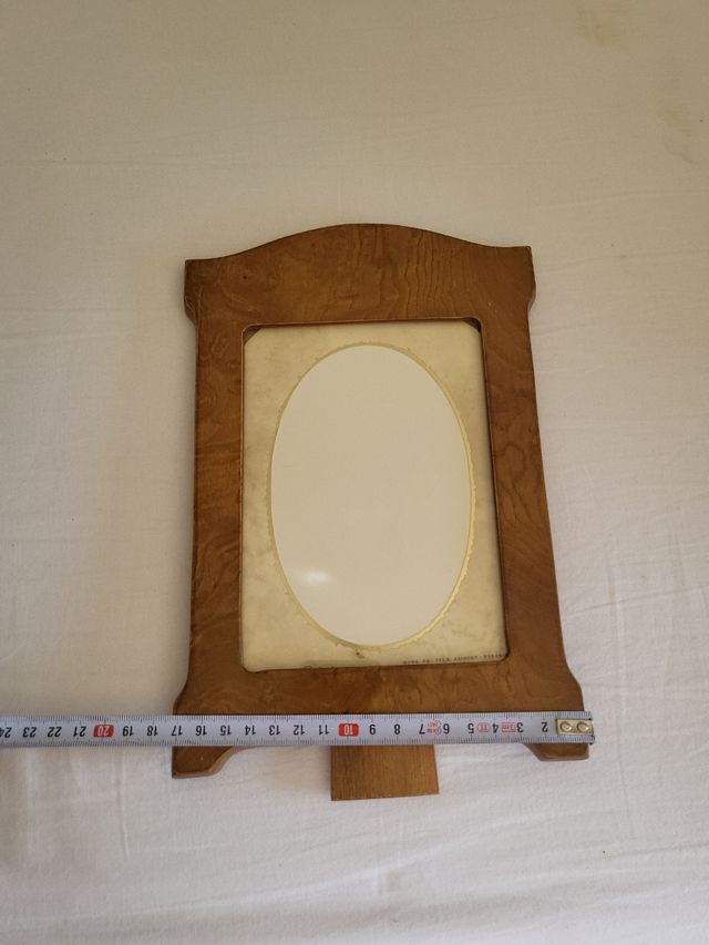 Madeira de raiz com moldura vintage