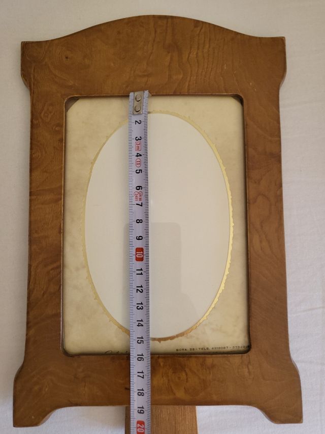 Madeira de raiz com moldura vintage