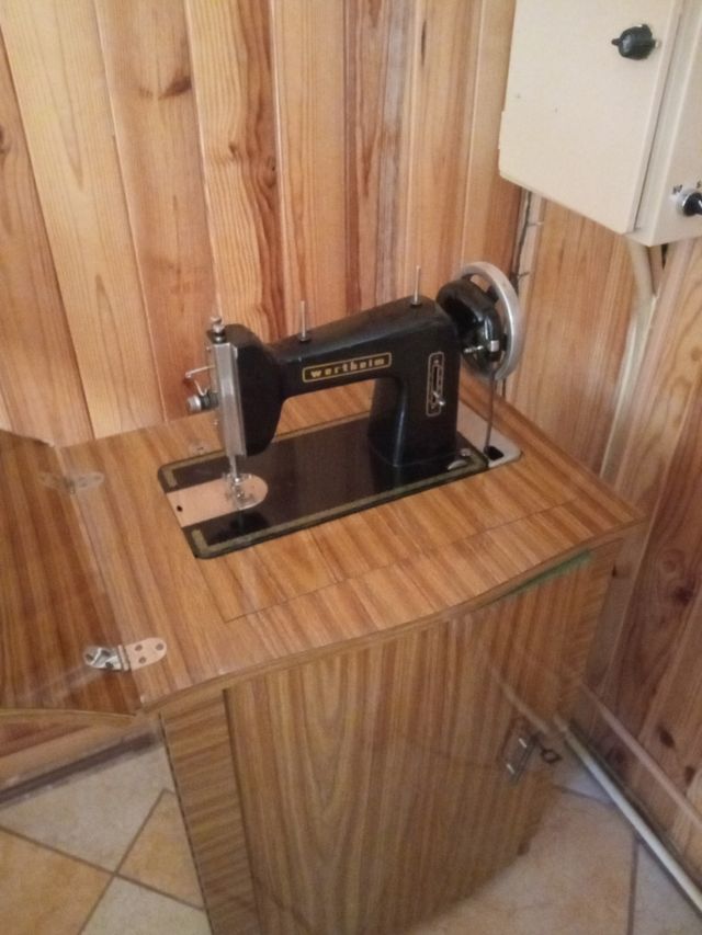 Maquina de coser vintage años 60
