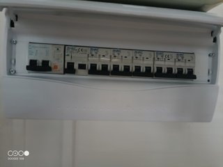 Electricista titulado con carnet autorizado