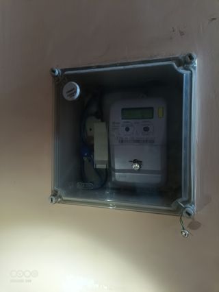 Electricista titulado con carnet autorizado