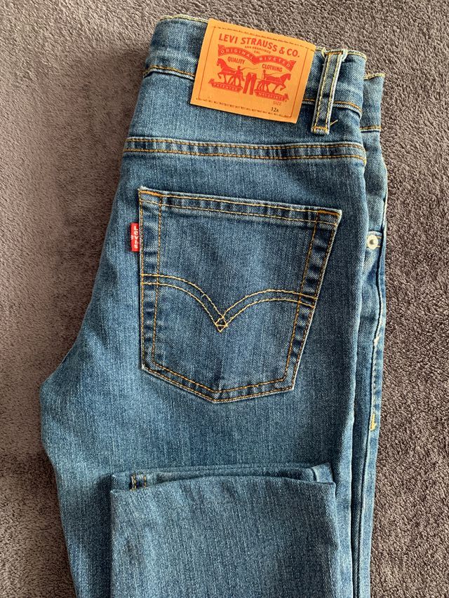 Pantalón LEVI'S 510 niño. T-12.