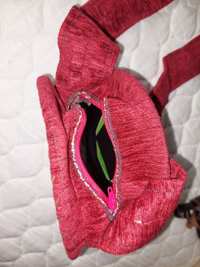 Bolso artesano con disco de vinilo