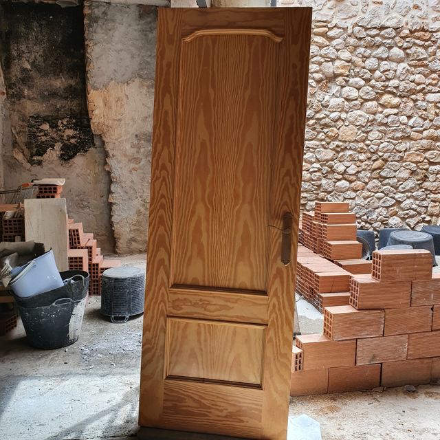 5 Puertas interiores y 3 armarios