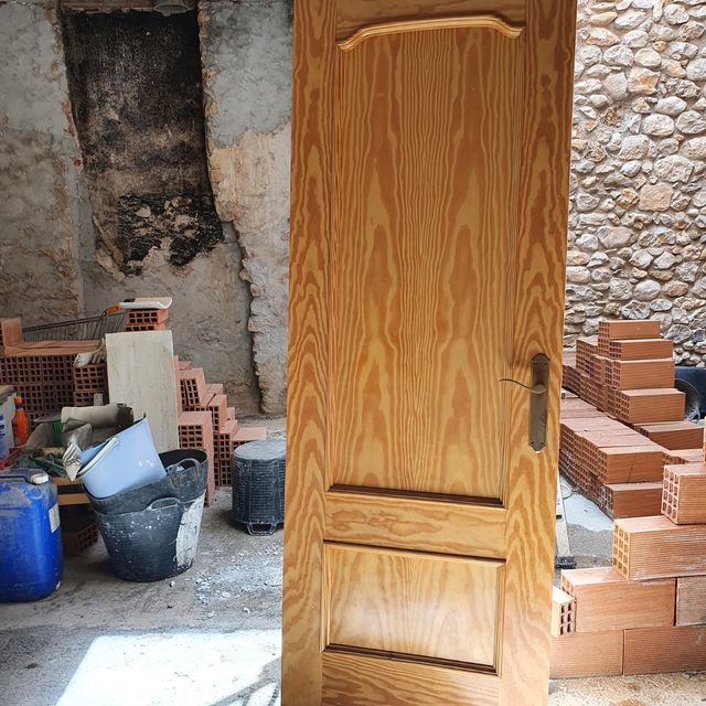 5 Puertas interiores y 3 armarios