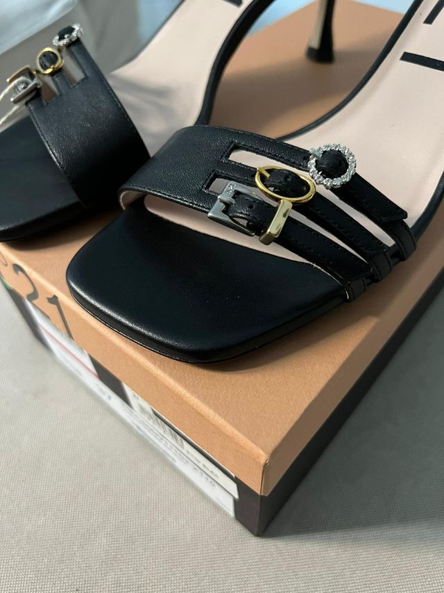 Sandali tacco basso N°21