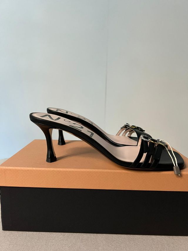 Sandali tacco basso N°21