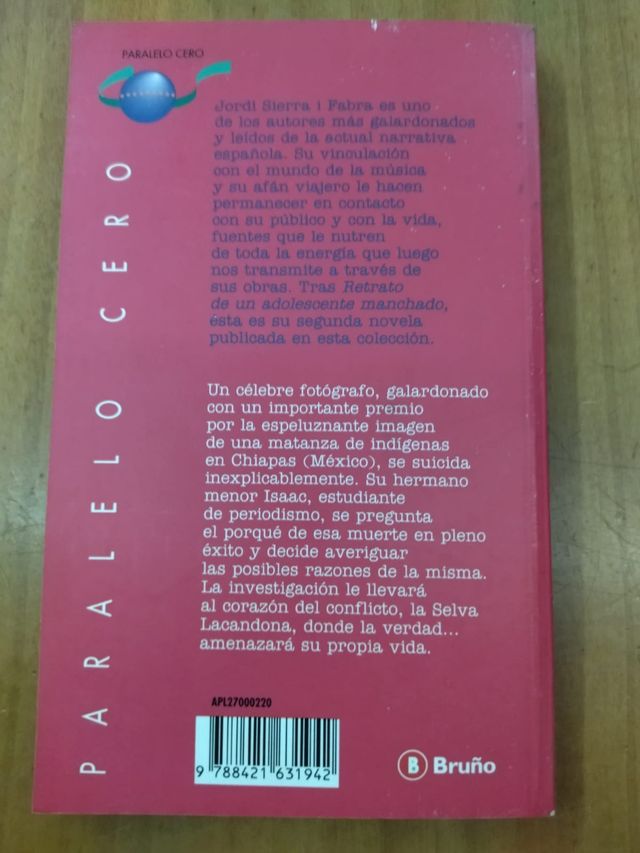 libro hombre con tenedor en una tierra de sopas