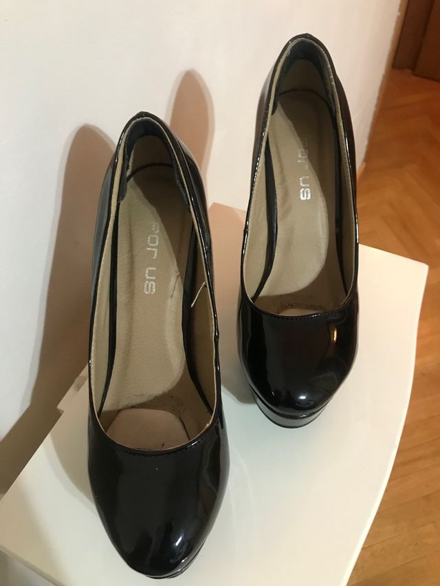 Zapato de charol con plataforma