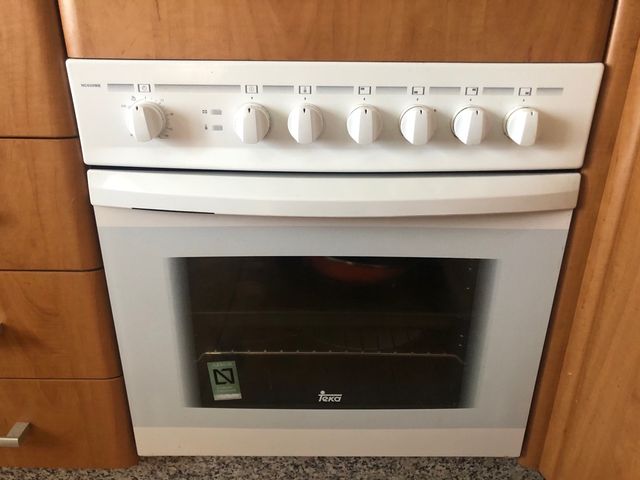 Cocina nueva de gas con horno Teka.Nuevo.