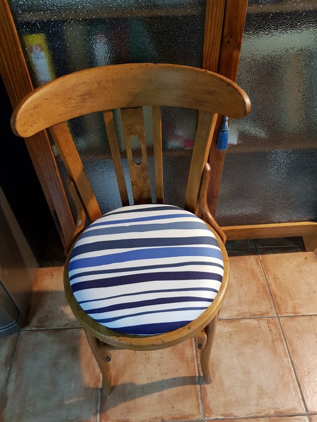 Silla antigua restaurada.