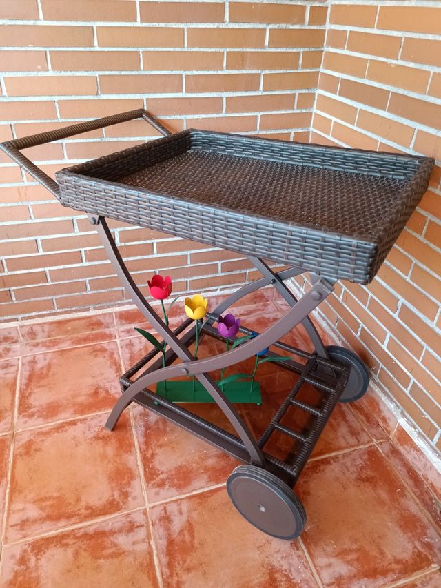 Carrello da cameriera in rattan